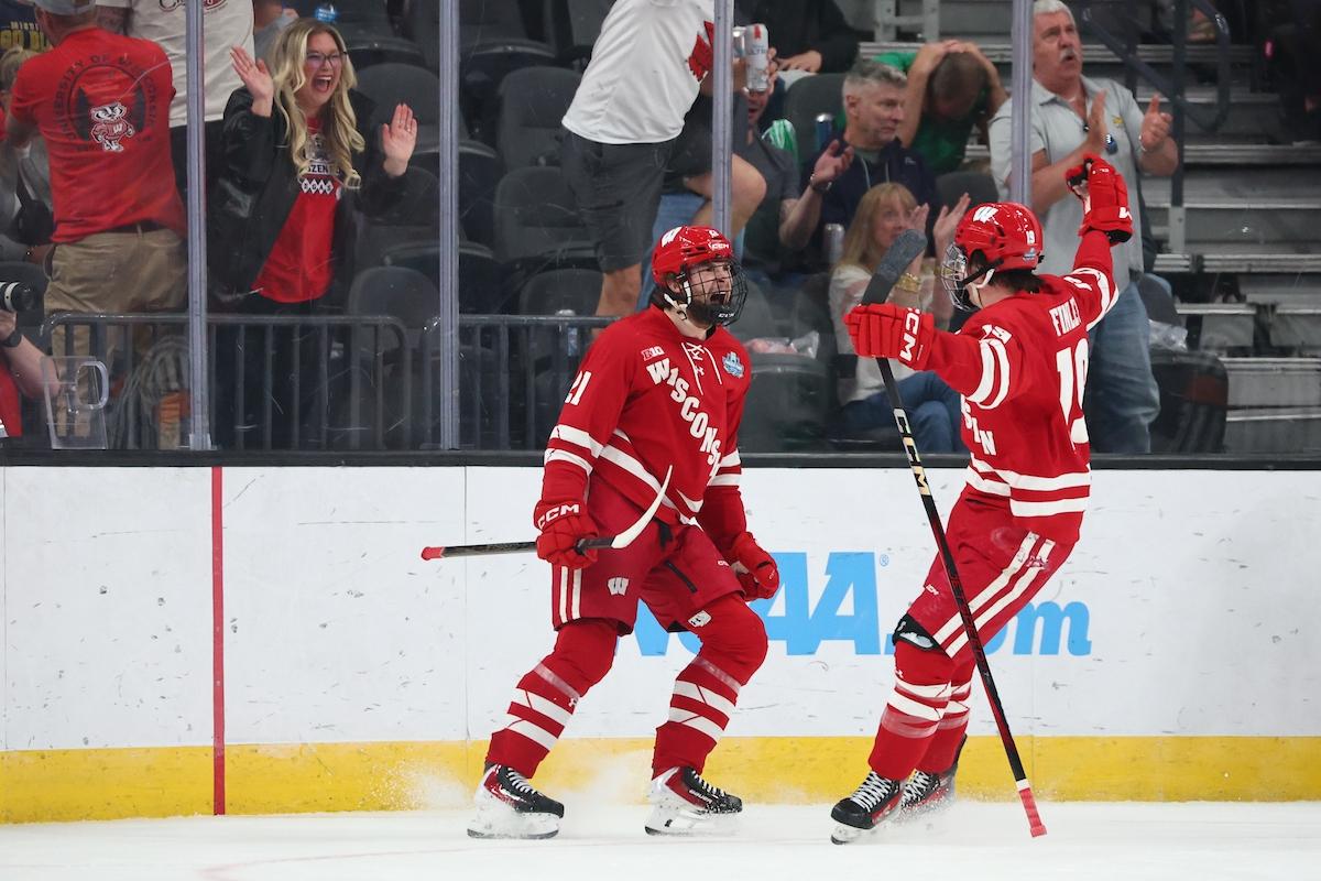 Wisconsin hockey scores against North Dakota in the 2026 Frozen Four